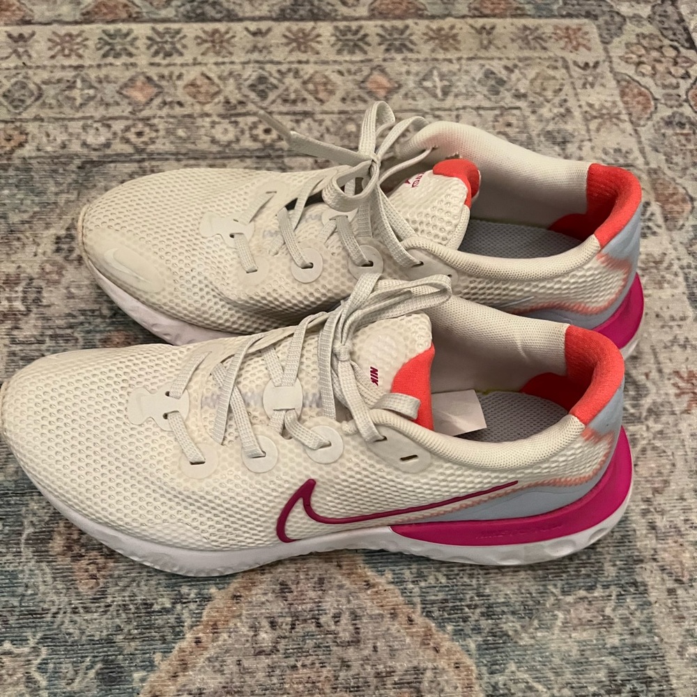 Nike running shoes. Size 9. Good condition